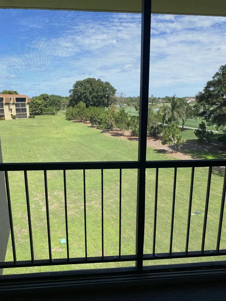 5390 NW Woodland Lakes Drive Palm Beach Gardens FL 33418