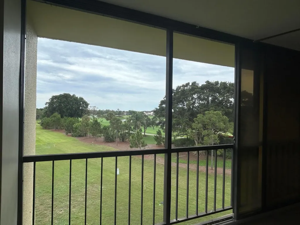 5390 NW Woodland Lakes Drive Palm Beach Gardens FL 33418