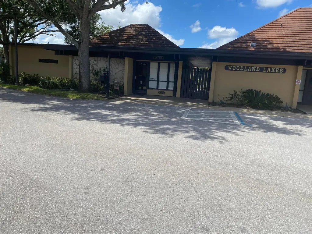 5390 NW Woodland Lakes Drive Palm Beach Gardens FL 33418