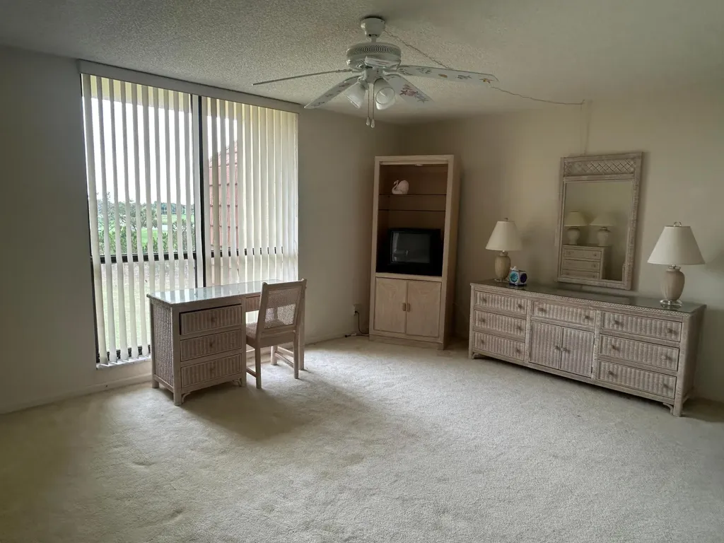 5390 NW Woodland Lakes Drive Palm Beach Gardens FL 33418