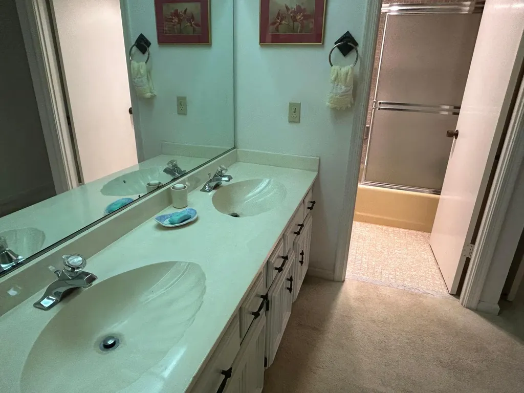 5390 NW Woodland Lakes Drive Palm Beach Gardens FL 33418