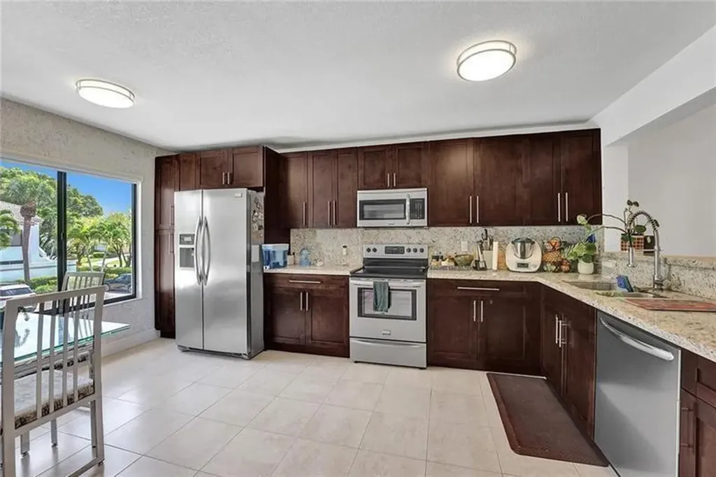 7533 Glendevon Lane Delray Beach FL 33446
