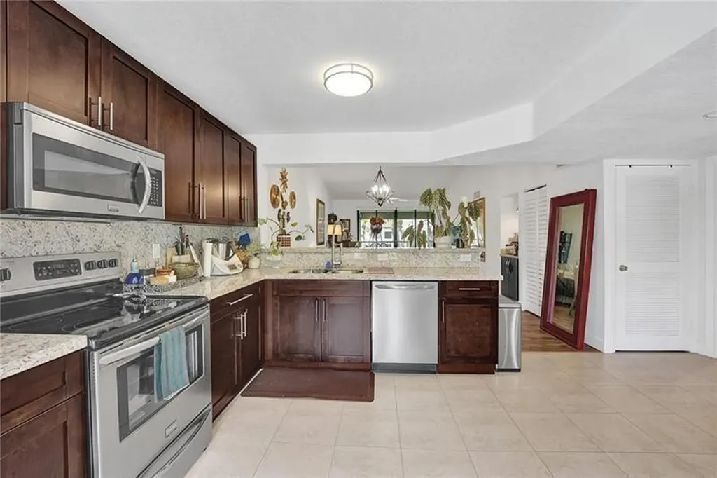 7533 Glendevon Lane Delray Beach FL 33446
