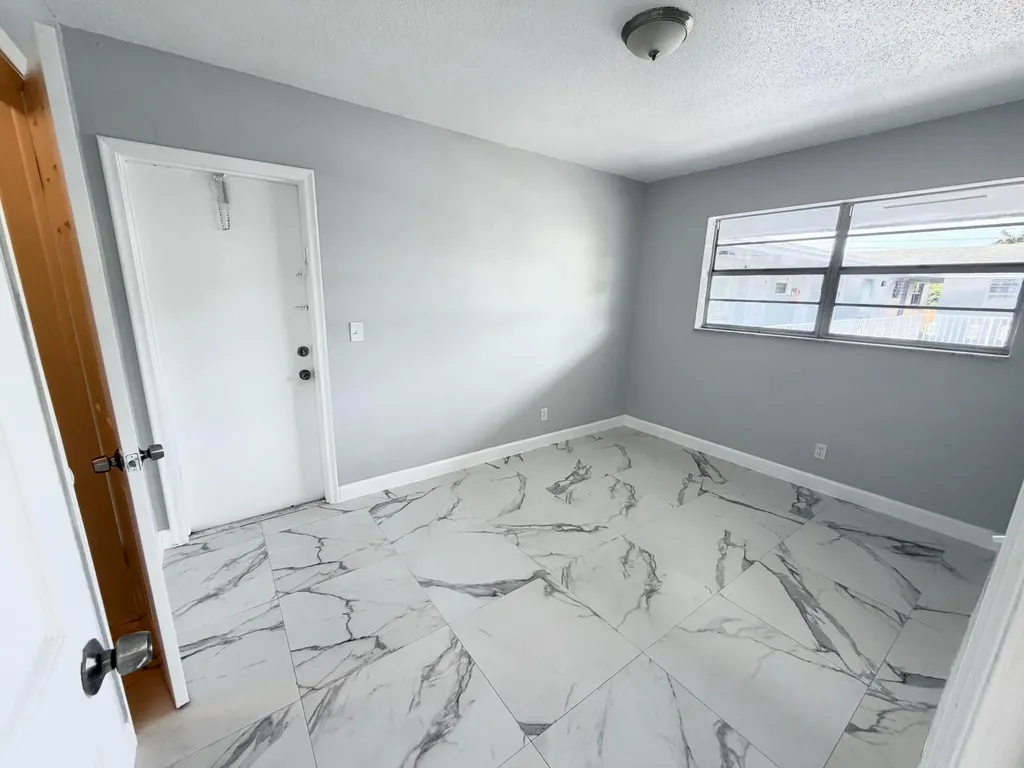 915 NE 8th Street Hallandale Beach FL 33009