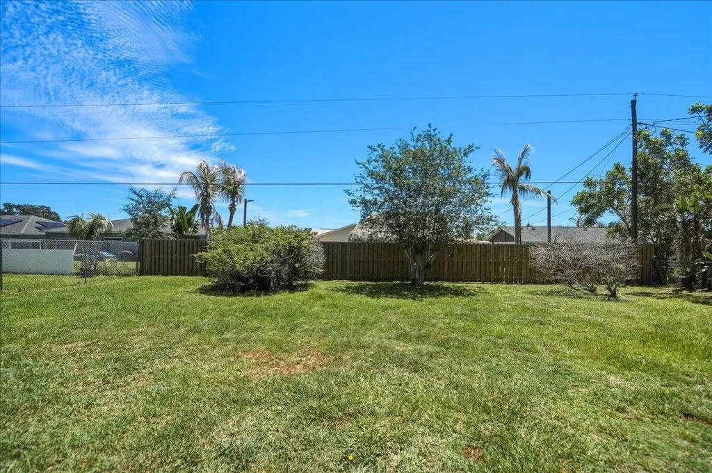 465 SE Asbury Lane Port St Lucie FL 34983