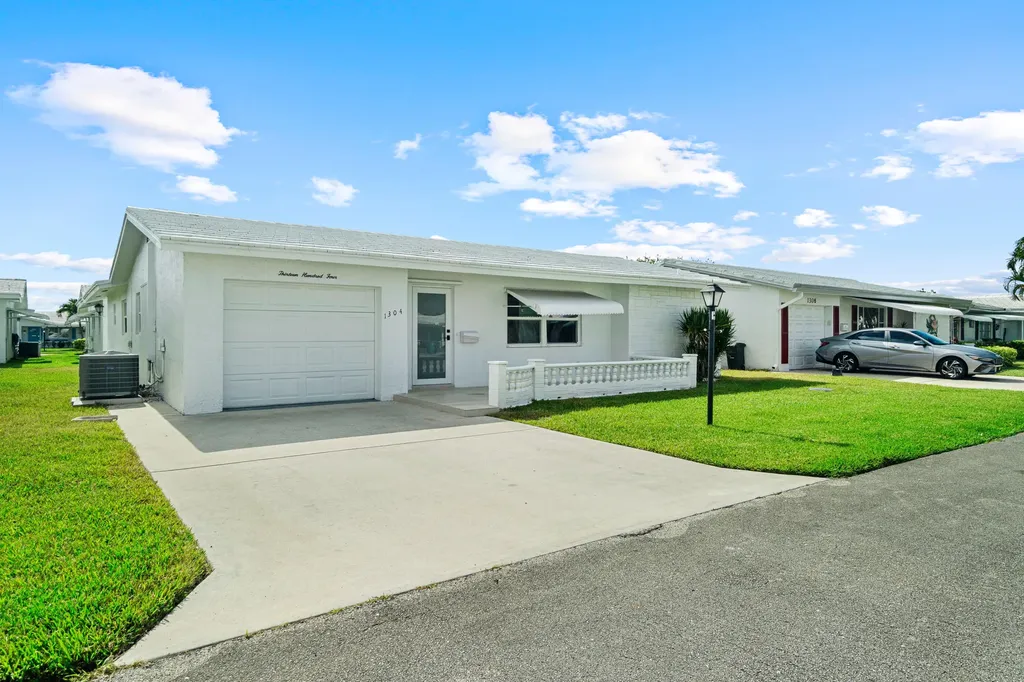 1304 SW 23rd Street Boynton Beach FL 33426