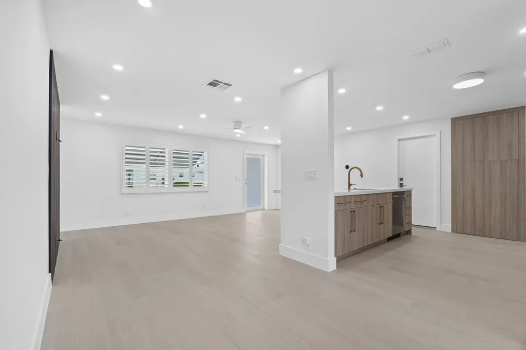 1304 SW 23rd Street Boynton Beach FL 33426