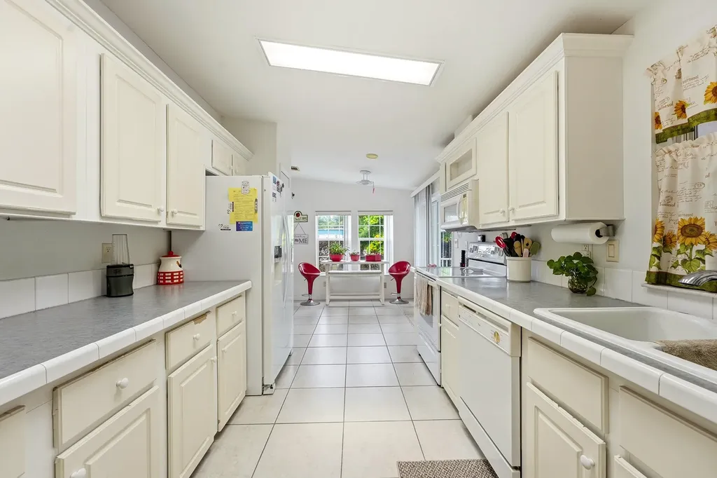8355 SE Wren Avenue Hobe Sound FL 33455