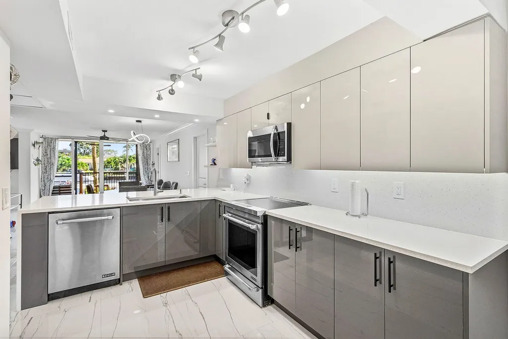 18 Royal Palm Way Boca Raton FL 33432