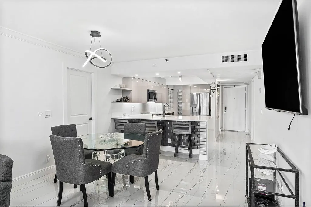 18 Royal Palm Way Boca Raton FL 33432