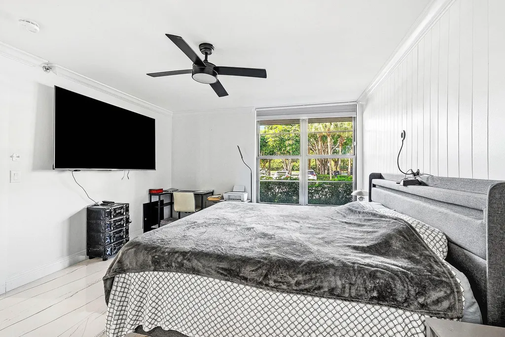 18 Royal Palm Way Boca Raton FL 33432