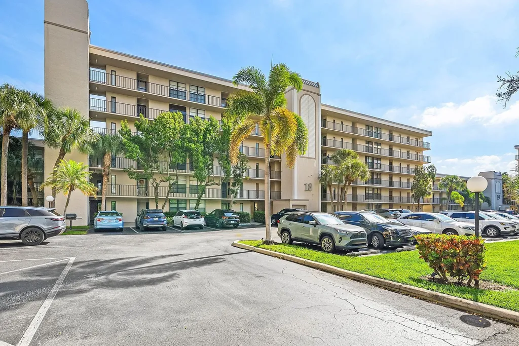 18 Royal Palm Way Boca Raton FL 33432