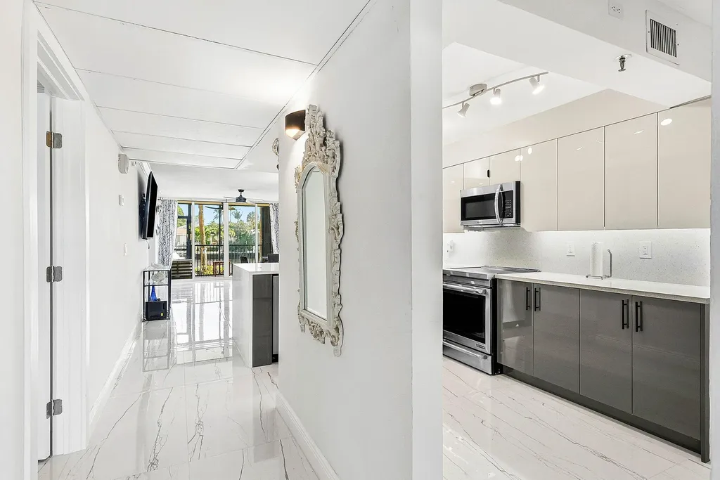18 Royal Palm Way Boca Raton FL 33432