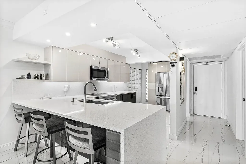 18 Royal Palm Way Boca Raton FL 33432