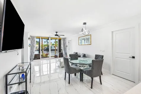 18 Royal Palm Way Boca Raton FL 33432
