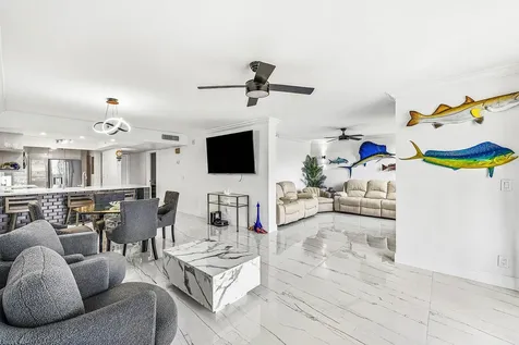 18 Royal Palm Way Boca Raton FL 33432