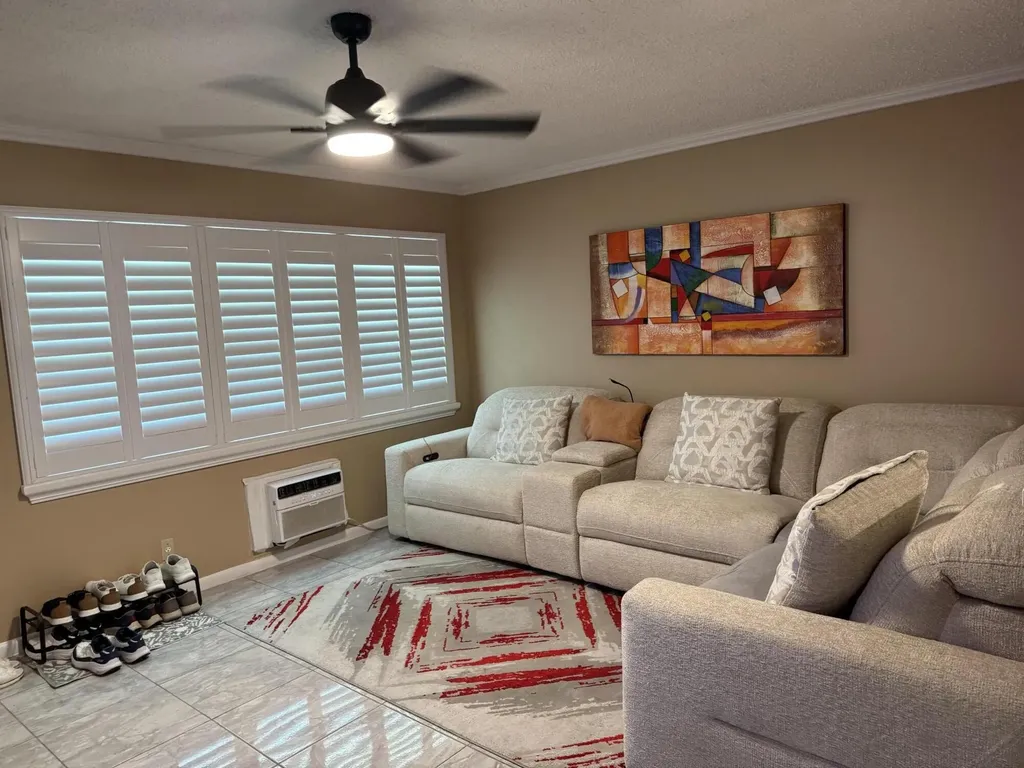 362 Oakridge T Deerfield Beach FL 33442