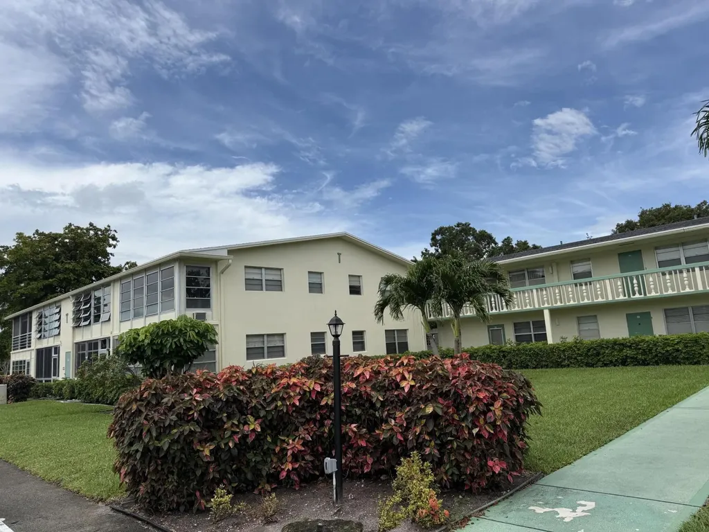 362 Oakridge T Deerfield Beach FL 33442