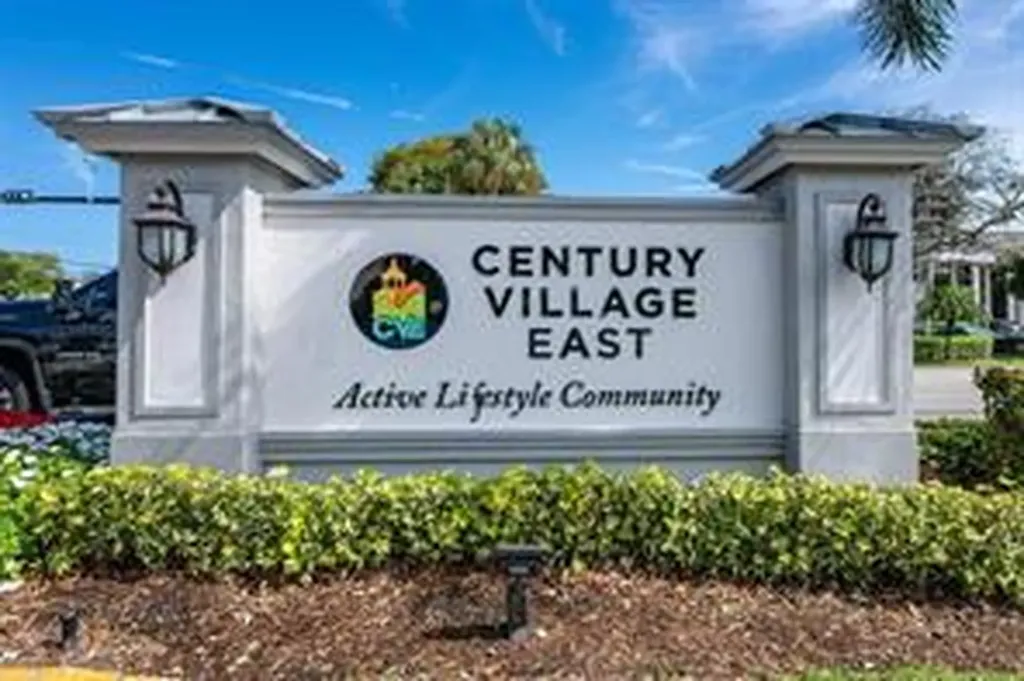 362 Oakridge T Deerfield Beach FL 33442