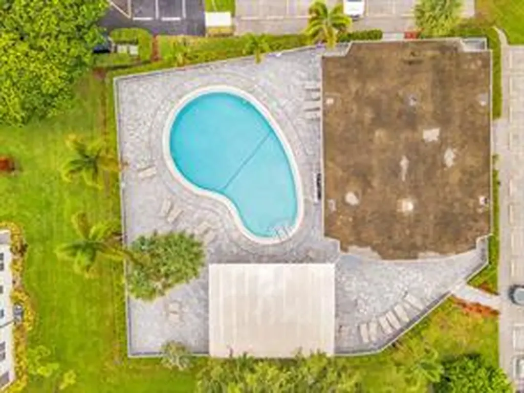 362 Oakridge T Deerfield Beach FL 33442