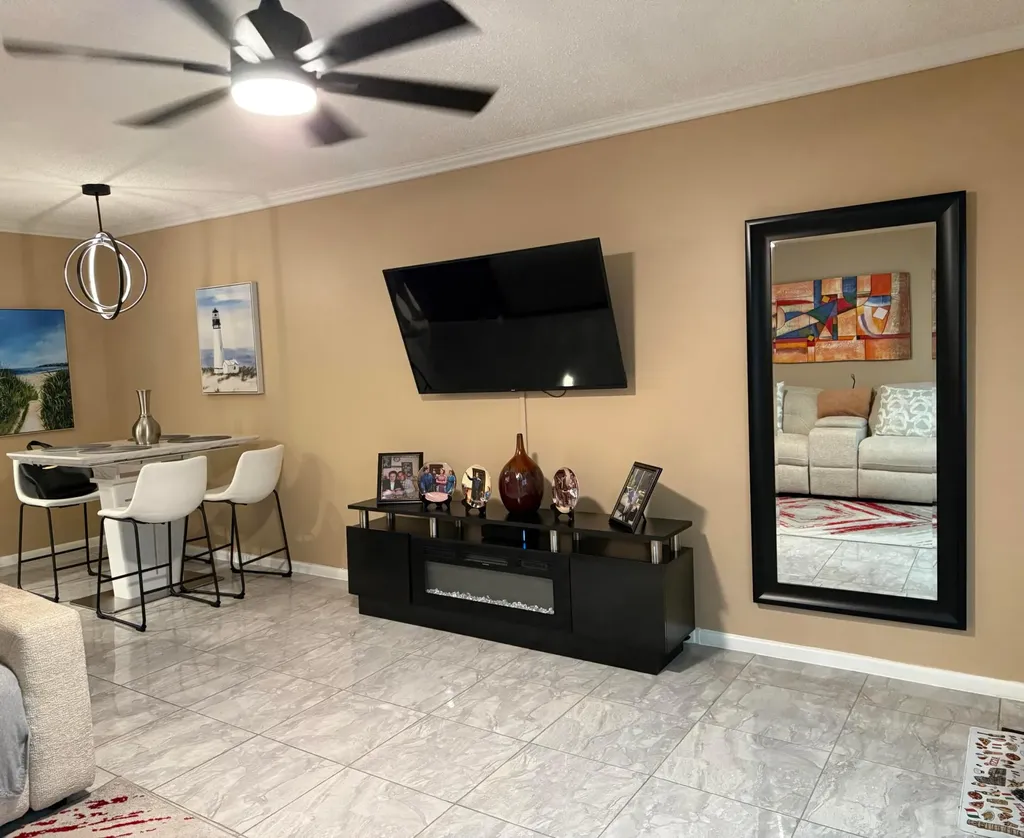 362 Oakridge T Deerfield Beach FL 33442