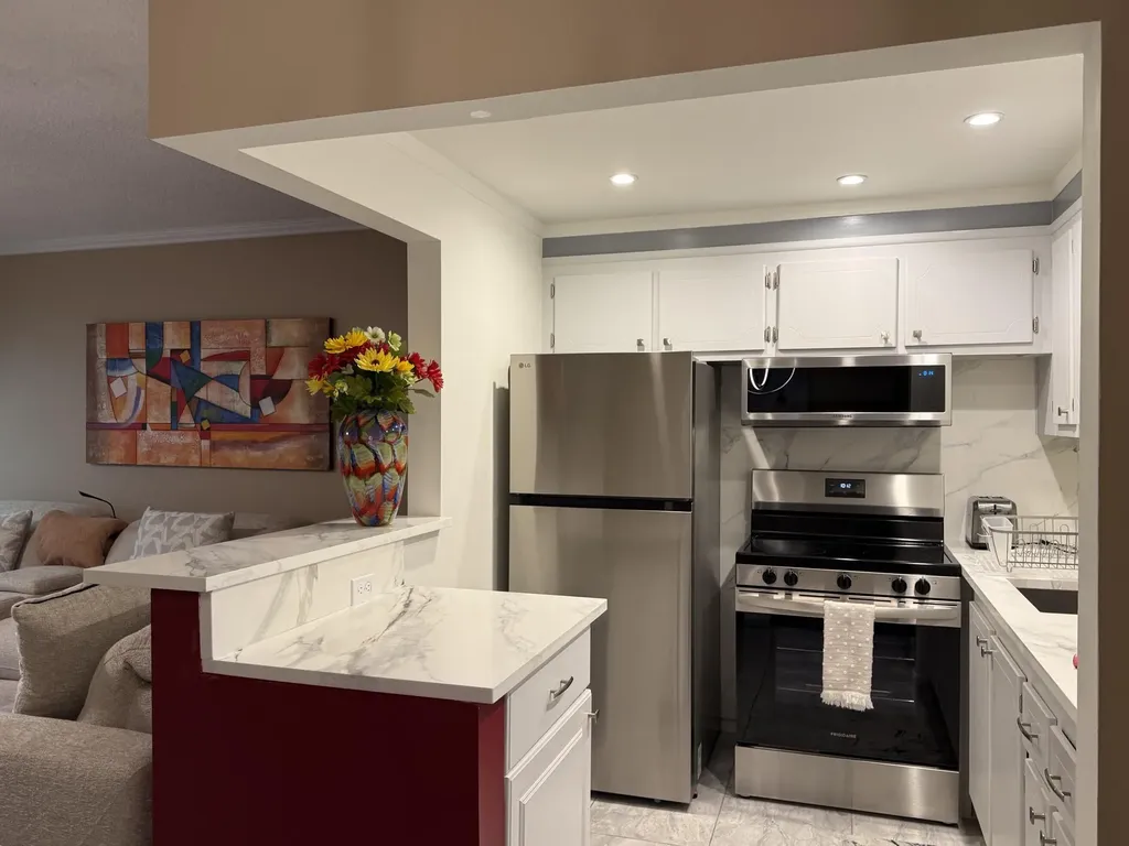 362 Oakridge T Deerfield Beach FL 33442