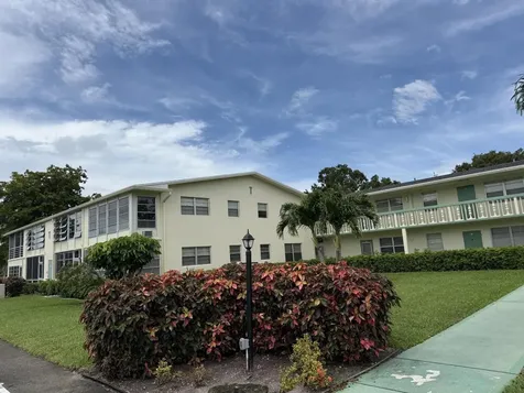 362 Oakridge T Deerfield Beach FL 33442