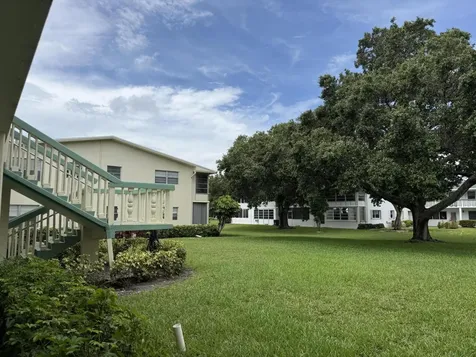 362 Oakridge T Deerfield Beach FL 33442