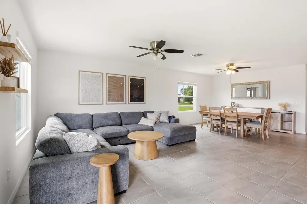1158 SW Del Rio Port St Lucie FL 34953