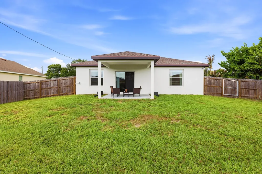 1158 SW Del Rio Port St Lucie FL 34953