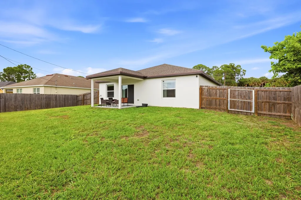 1158 SW Del Rio Port St Lucie FL 34953