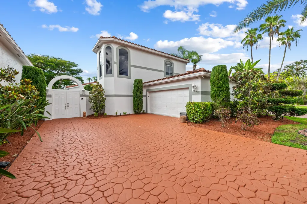 980 Bel Aire Drive West Pembroke Pines FL 33027
