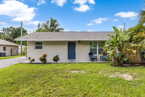 4953 Bayshore Drive Naples FL 34112