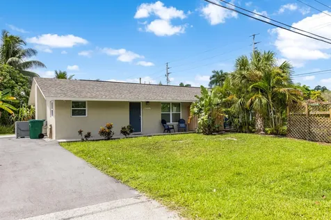 4953 Bayshore Drive Naples FL 34112