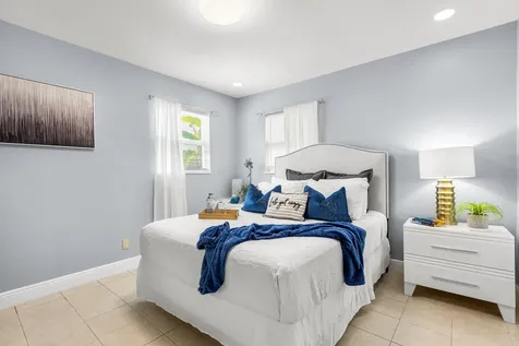 4953 Bayshore Drive Naples FL 34112