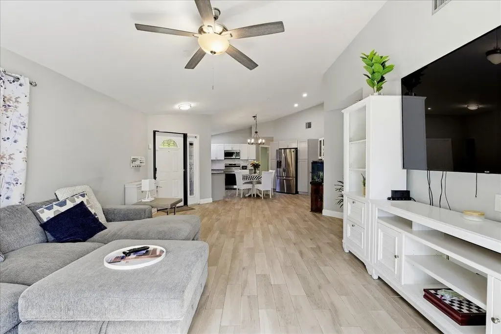 970 SW 111th Way Davie FL 33324