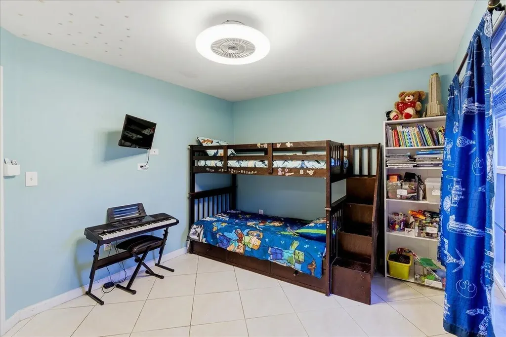 970 SW 111th Way Davie FL 33324