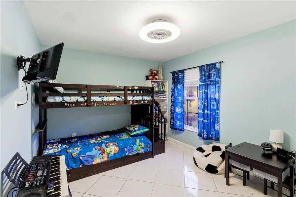 970 SW 111th Way Davie FL 33324
