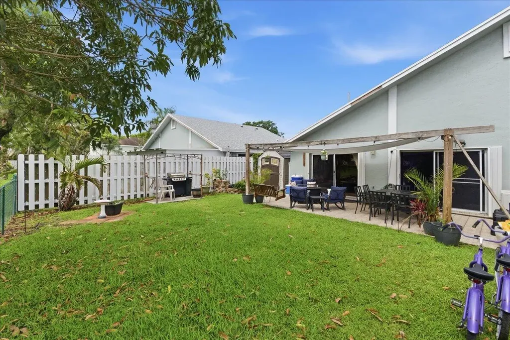 970 SW 111th Way Davie FL 33324