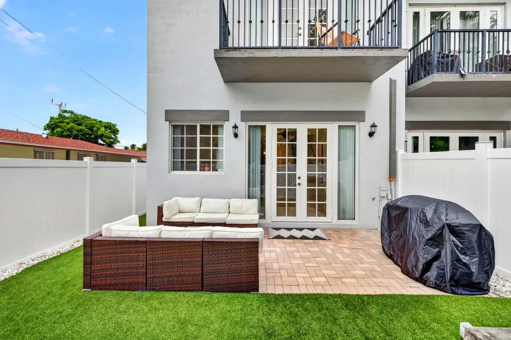 825 SW 12th Street Fort Lauderdale FL 33315