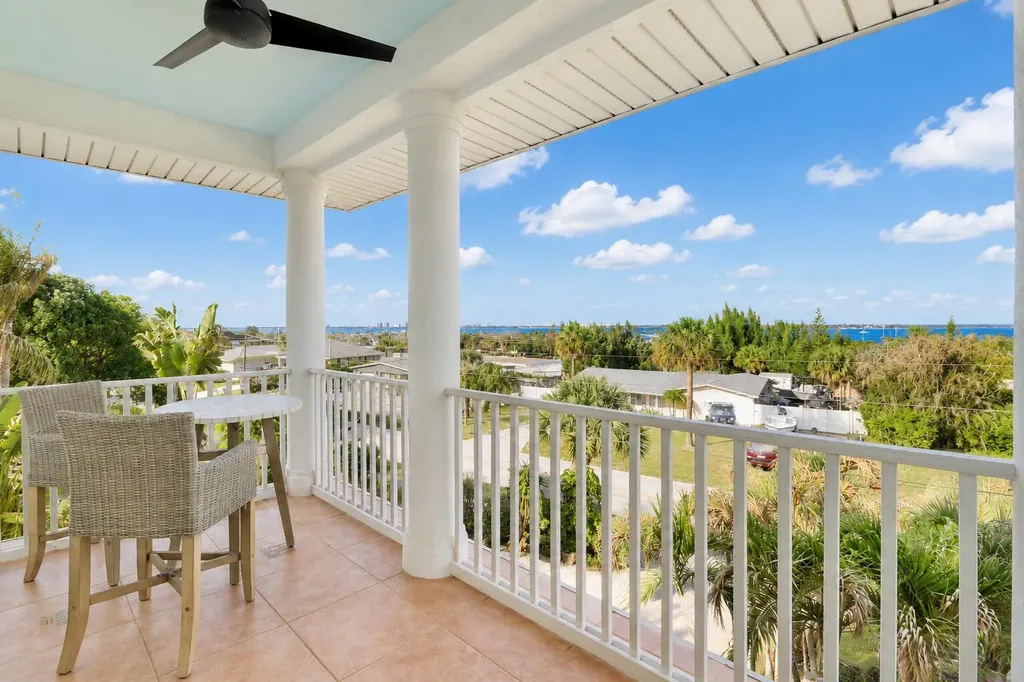 3392 NE Skyline Drive Jensen Beach FL 34957