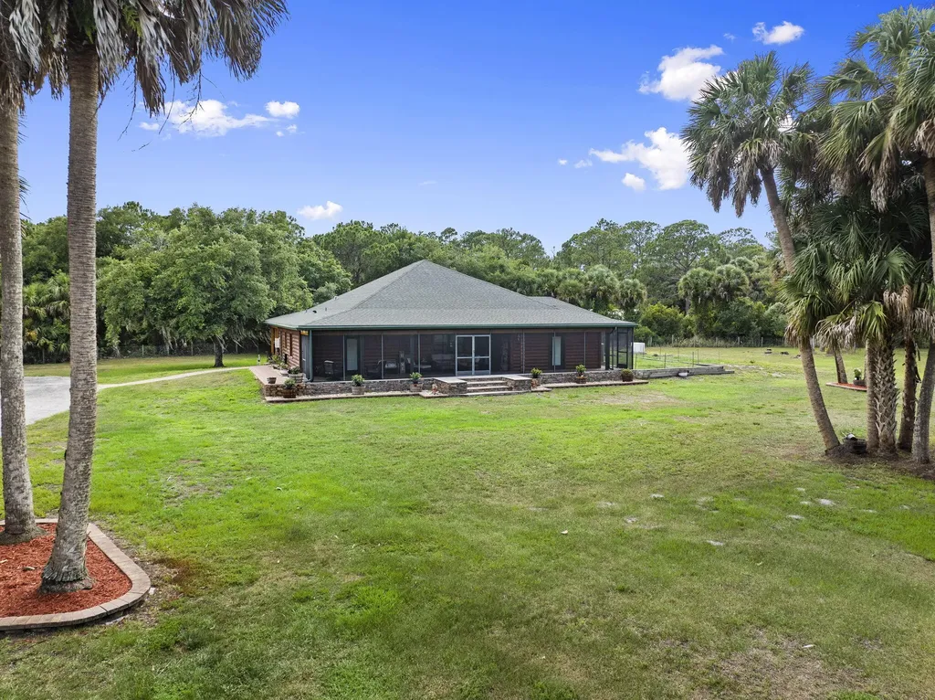 32801 N Us Highway 441 N Okeechobee FL 34972