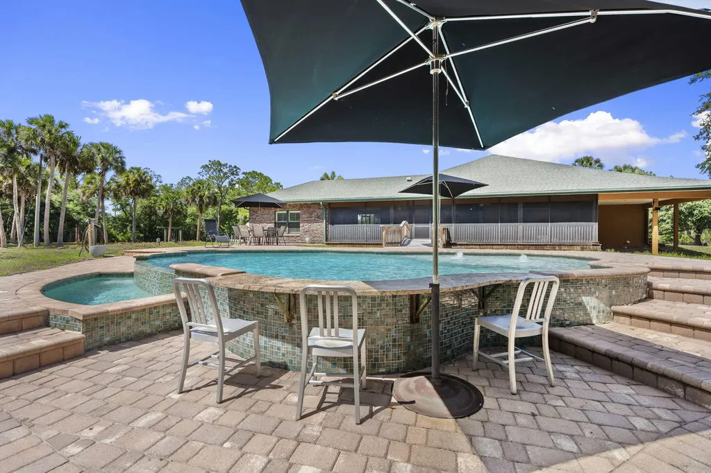 32801 N Us Highway 441 N Okeechobee FL 34972