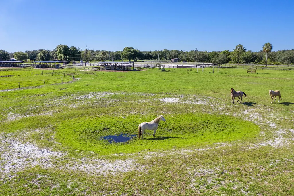 32801 N Us Highway 441 N Okeechobee FL 34972