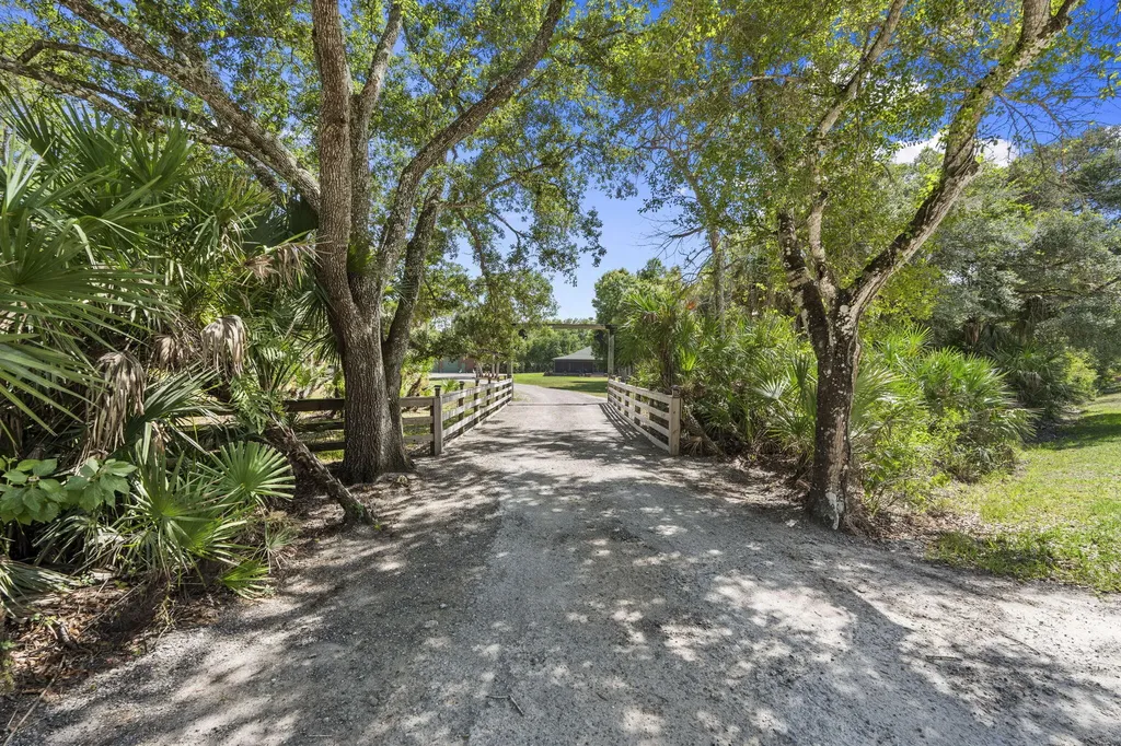 32801 N Us Highway 441 N Okeechobee FL 34972