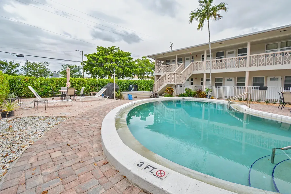 2701 NE 1st Street Pompano Beach FL 33062