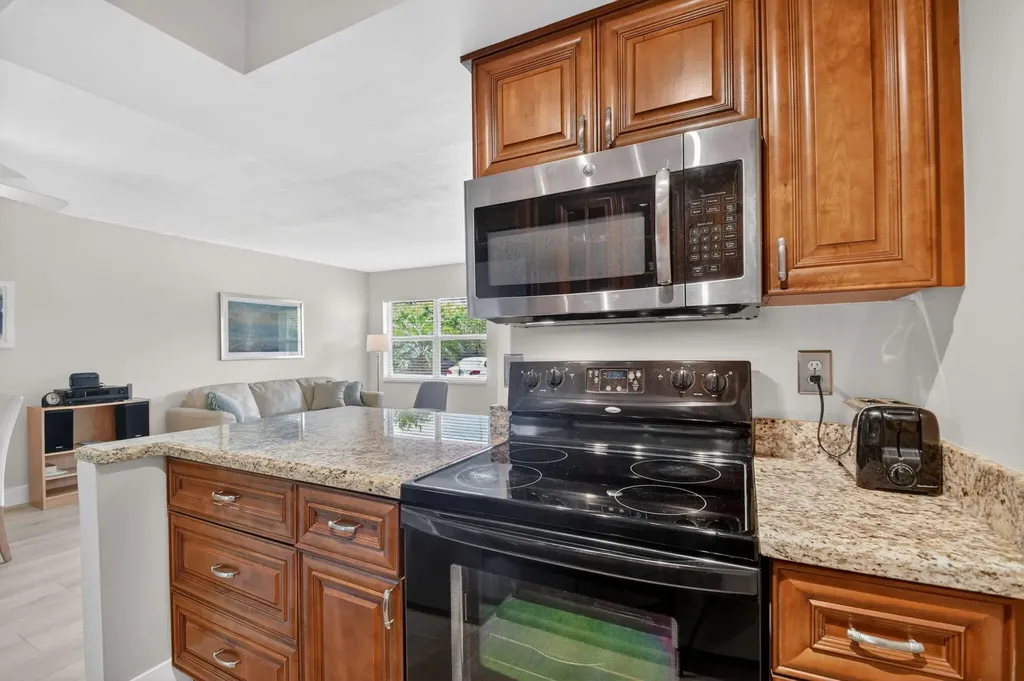 5520 N Ocean Boulevard N Ocean Ridge FL 33435