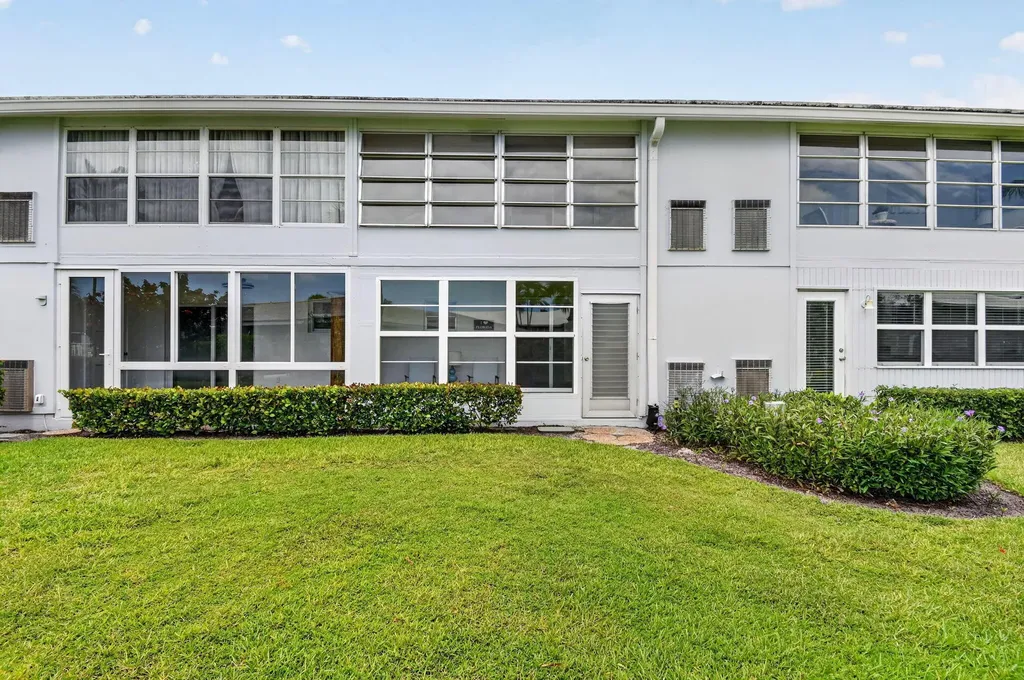 5520 N Ocean Boulevard N Ocean Ridge FL 33435