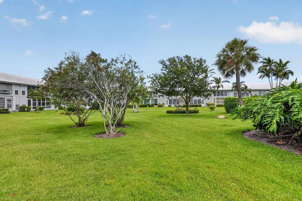 5520 N Ocean Boulevard N Ocean Ridge FL 33435
