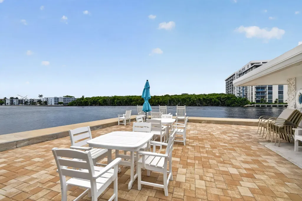 5520 N Ocean Boulevard N Ocean Ridge FL 33435